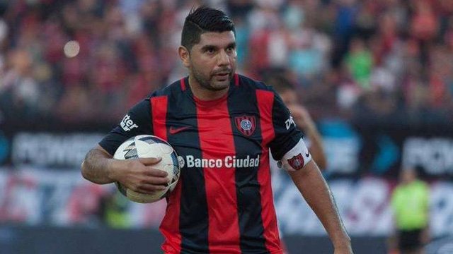 Santicuervo910's tweet photo. "#VolveOrtigoza"

Por la petición de los hinchas de San Lorenzo para que el jugador Nestor Ortigoza se incorpore al club https://t.co/LZTuRJwYsc
