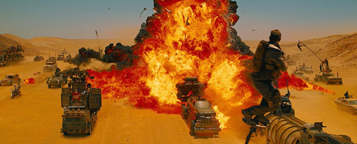 バイクや車で映画館に行き マッドマックス怒りのデスロードを観た人たちの帰り道 こんな貧弱な乗り物で生きて帰れるかな Togetter