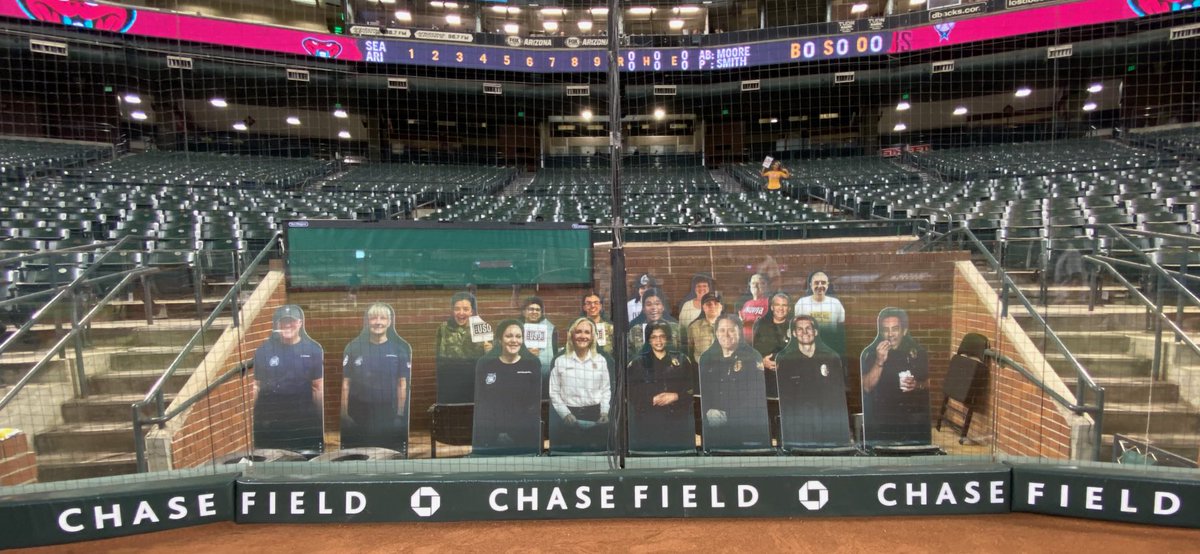 PhoenixPolice's tweet photo. Tonight we want to send a special thank you to the @dbacks for allowing 5 of our biggest fans to sit behind home plate this weekend.
Our fallen hero - Cmdr. Carnicle, Chief Williams, Chief Martos, Lieutenant Myers, and Ofc. Johnson (son of Hall of Fame Pitcher Randy Johnson). https://t.co/mRFu1RFnIN