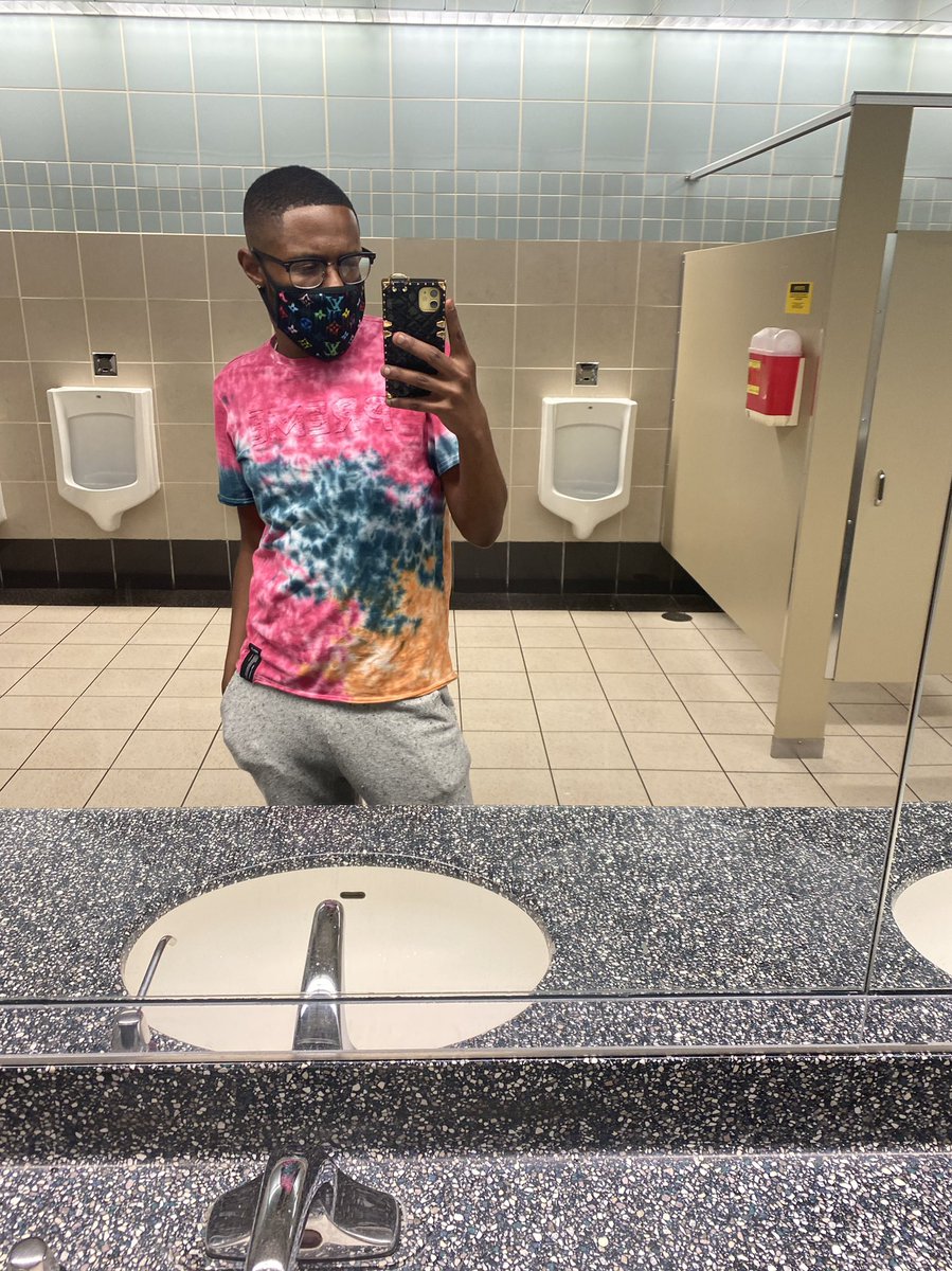 MaterialBoii_'s tweet photo. Lost one of my fav face mask while on Vacation... sad day lol 😒😔 #TheNewNormal #MaskUp #Covid_19 #imover2020 https://t.co/9bVMw3q7PW
