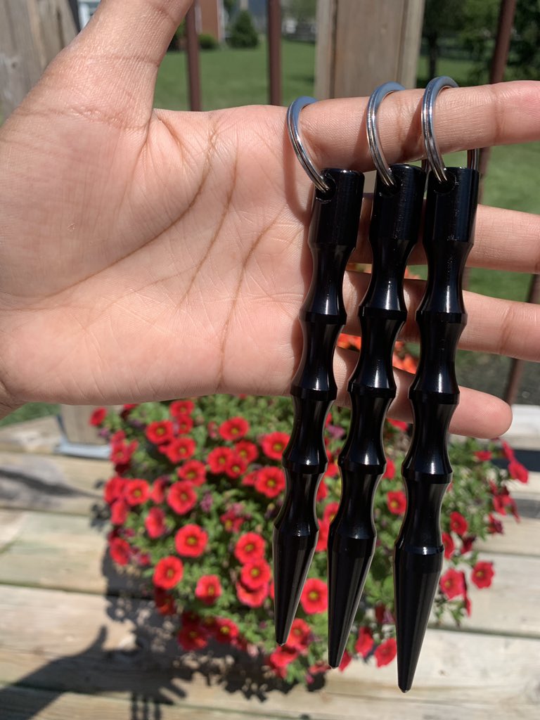 colormaee's tweet photo. Hey #SU I’ll have Off white keychains on campus  ( all colors available) for $15 and its $3 to add the self defense ring to them #SU24 #SU23 https://t.co/R4EnI53pni