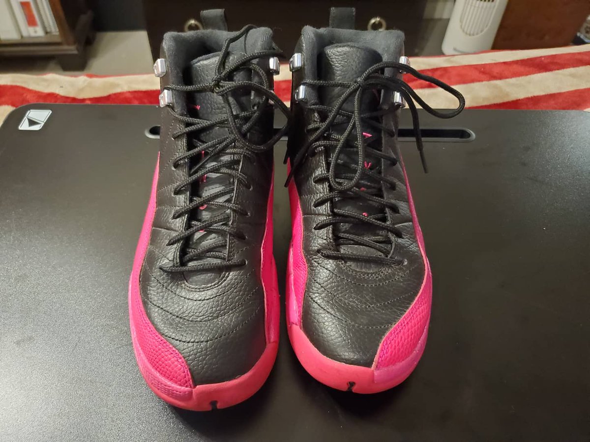 To all my #TMobile #sneakerheads: These are going up for sale on a few sneaker sites soon. BUT...  I wanted to give you all a chance to buy them first if you want them. 
*Custom women's size 9.5/10*
DM me!
#LiveMagenta #magentagear #Jordans #nike