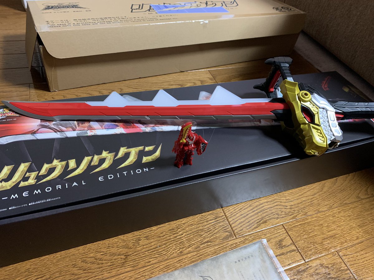 srmr_coke00's tweet image. リュウソウケンがとってもすごいって話
キャラボイスはもちろんのことちゃんと普通のリュウソウルの個別音声なるってとこ。ガイソーグにもなれる！
最初なんか付属のレッドだけって話じゃありませんでした？？？？