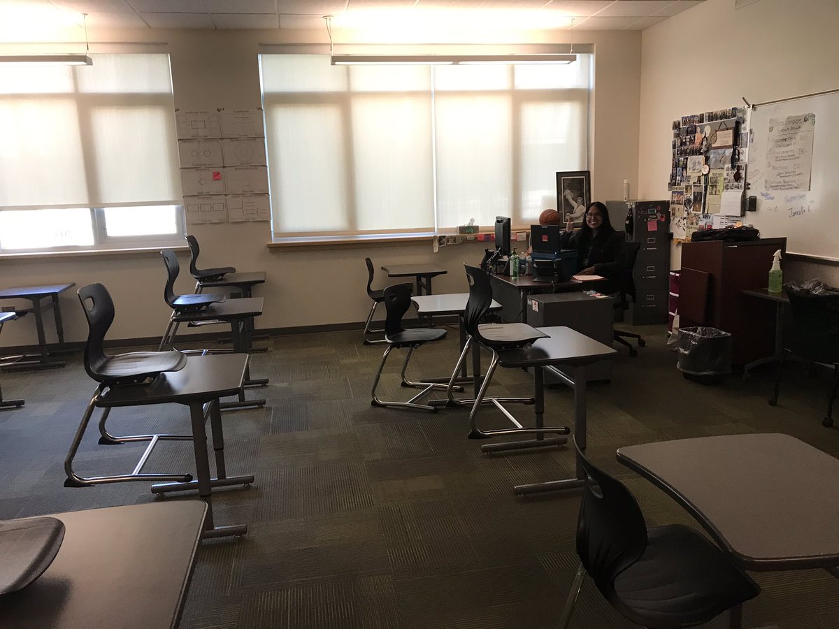 WapatoSD's tweet photo. #WapatoHS Doing what we can to support our students and their families. Chromebook not working? No problem. We got YOU!
#FirstWeekDoneโ
#DistanceLearning๐ง๐ป
#WolfPackPower๐บ https://t.co/PmQ89re6fB