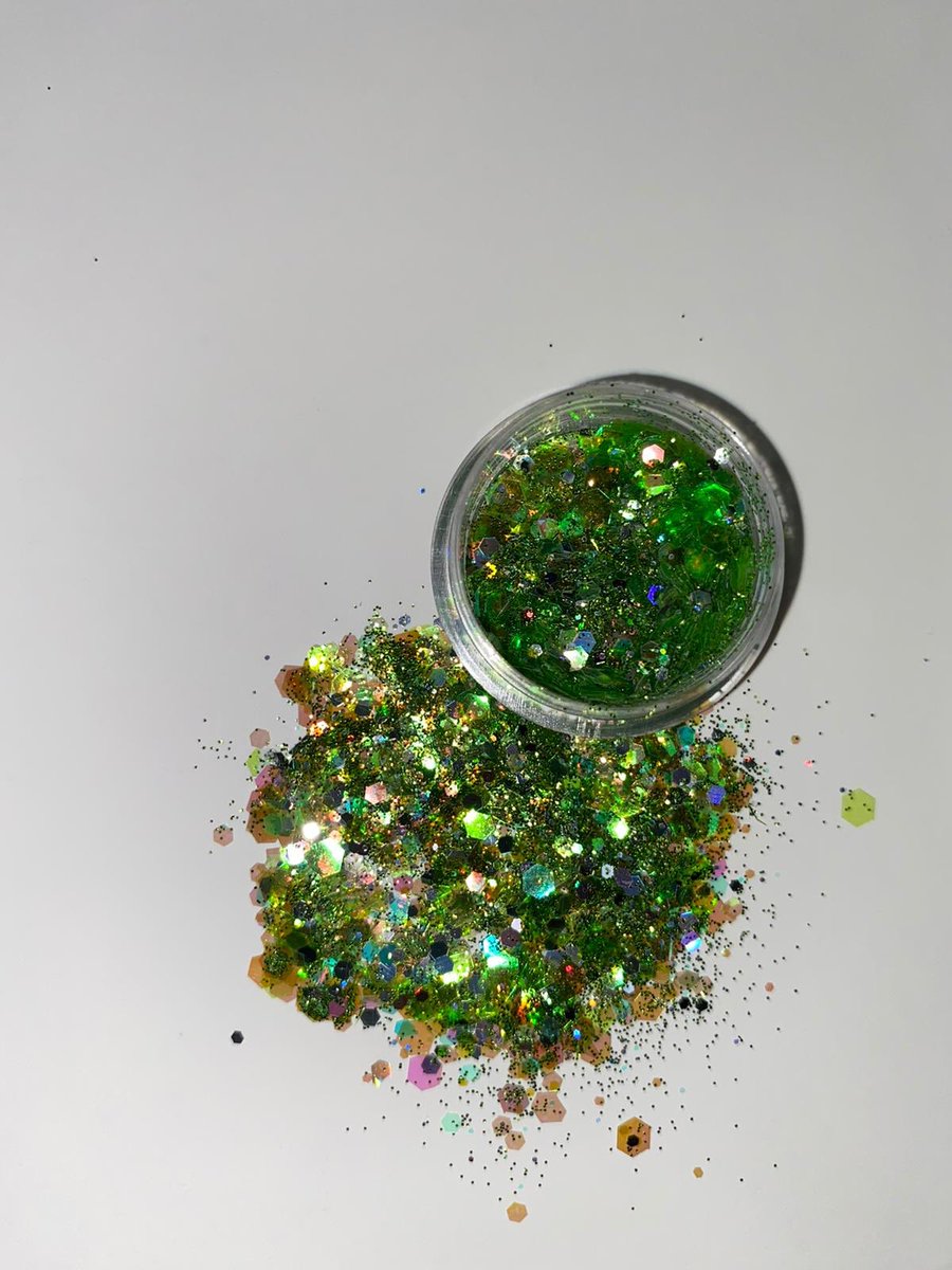 TahishaaG's tweet photo. Aquí les dejo otros glitters que cree! Espero que les guste y cuento con su apoyo. Y no olviden seguirme en Instagram Tahishag.🤍 https://t.co/DvjrVPChti