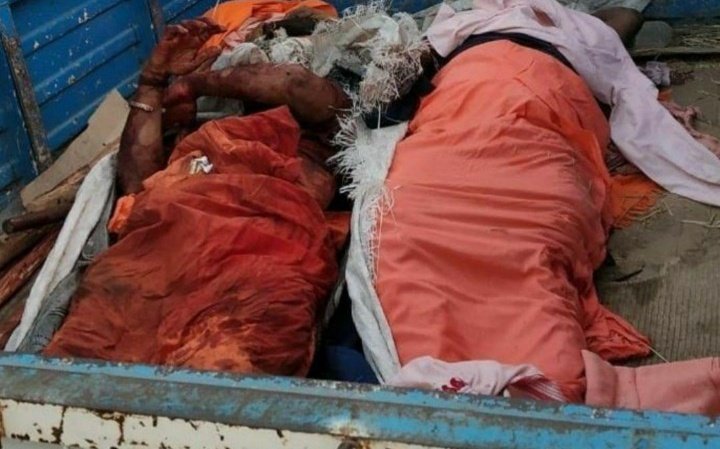 PShukla254's tweet image. खामोशी बता रही है सबकी 
कोई दुःख से लबरेज थोड़ी है ।
भगवाधारी साधु ही तो मरे हैं
कोई अखलाक या तबरेज थोड़ी हैं ।।
😡😡
#पालघरसंतो_को_इंसाफ_कब ❓
#CBIForPalghar @swamidipankar #पालघर_क्यों_भूल_रहे @YogiDevnath2