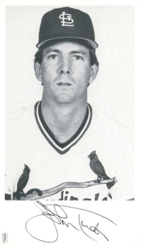 In bottom of the 8th, Darryl Strawberry leads off with a single, but George Foster hits into a 5-4-3 DP and Ray Knight flies out. After 8, 0-0.In 9th, Gooden sets  #StLCards   down in order. Tudor returns favor, even as the  #LGM   hit for Gooden. After 9, he's faced 1 over minimum.