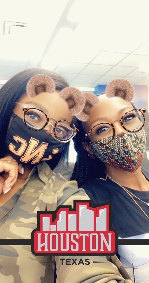 <a href="/ShawnaBrownATT/">Shawna Brown</a> and I holding it down here at <a href="/connecthtx/">Houston</a>  #teamMurphy #LifeatATT 🌐