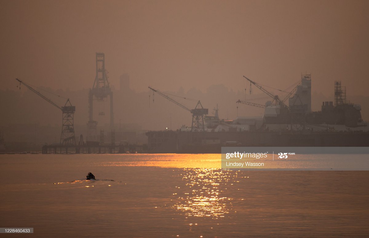 GettyImagesNews's tweet image. A smoke cloud descends onto #Seattle from various wildfires in the Pacific Northwest and the #WestCoastFires #NorthComplexFire #CreekFire #BobcatFire #AlmedaFire #AugustComplexFire #HolidayFarmFire #ColdSpringsFire #seattlesmoke 📷: @lindseywasson