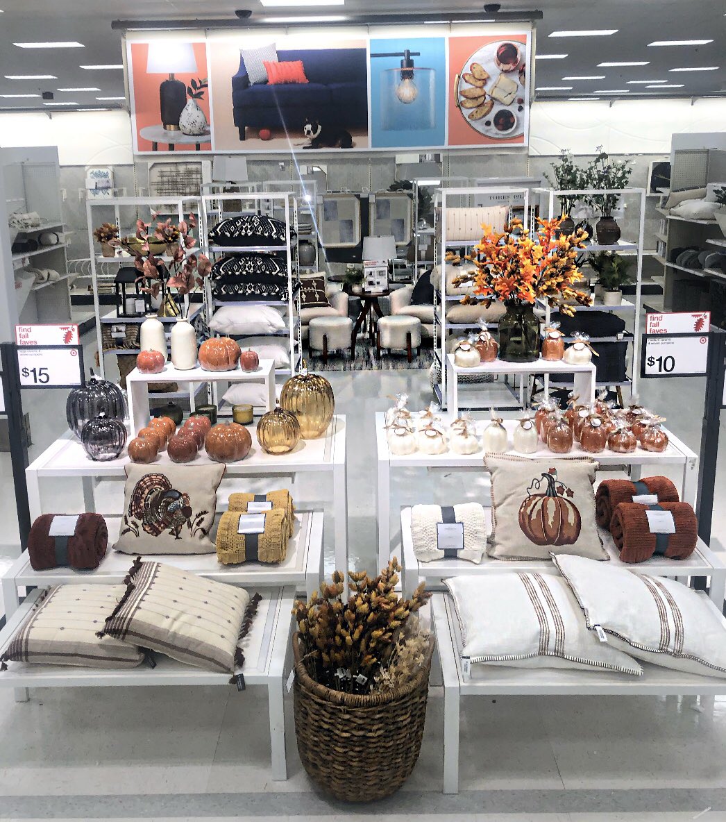 Flexed Home Innovations today! Filling, creating inspiration, and bringing more fall favorites forward to sell this weekend before it updates.🍁 🎃  #Target #Fall #T1252 @DES_TGT <a href="/sarah_hunsucker/">Sarah Hunsucker</a> @I_Tob26