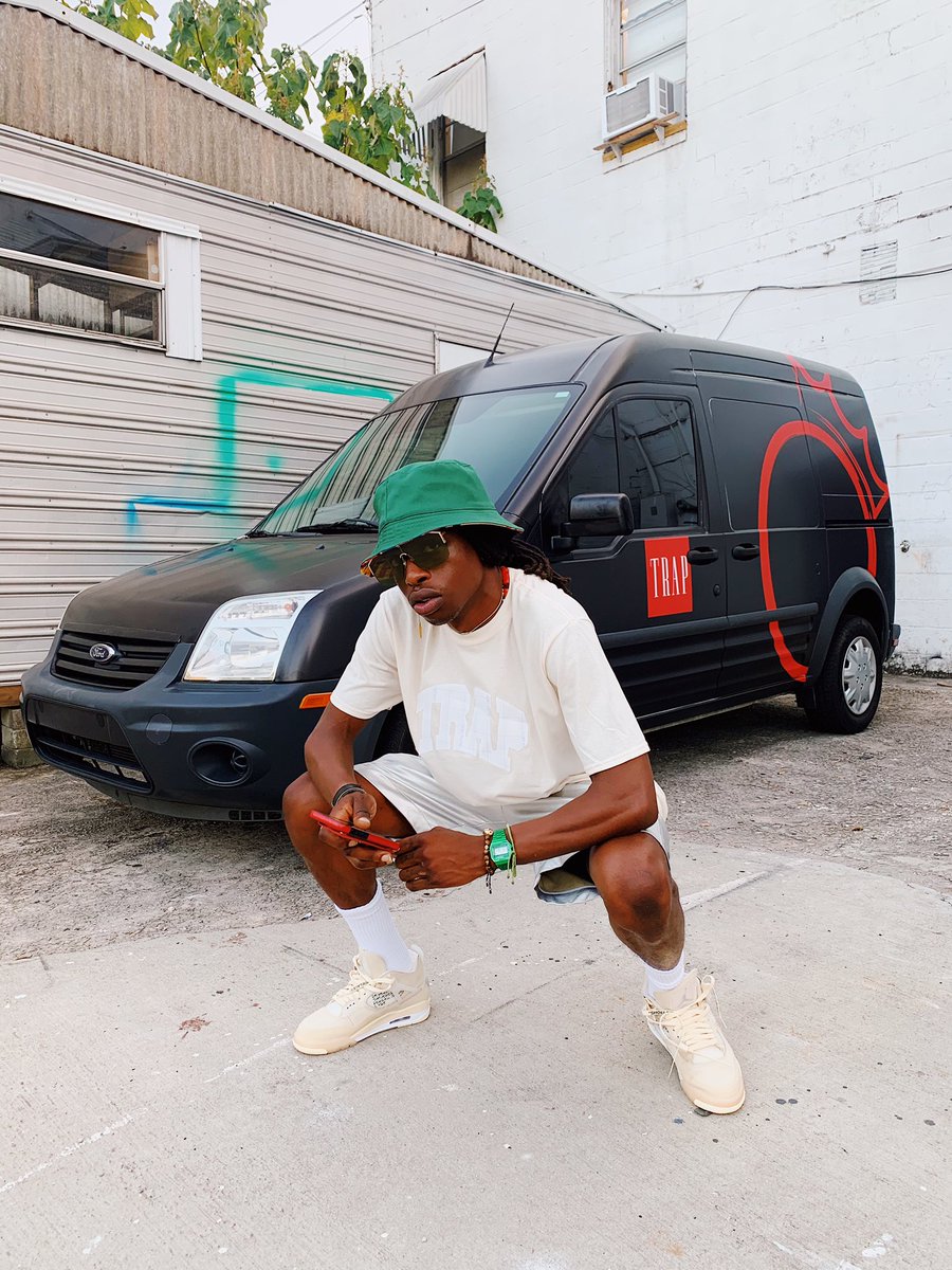 ZeusTRAPPIN's tweet photo. “Now Serving. On a block near you!”™️

#TrapOpen

#TrapBackBoomin 🚗

©️ZEUSTRAPPIN 

📷: @youngregis https://t.co/lBDds59aUS