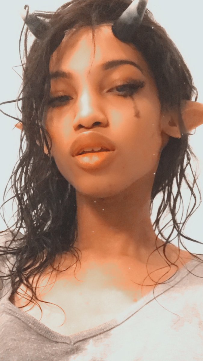 I missed the last #drawingwhileblack, but my name is Noelle and I enjoy drawing fantasy characters, pretty ladies, buff men and world building! Some of my work is nsfw.