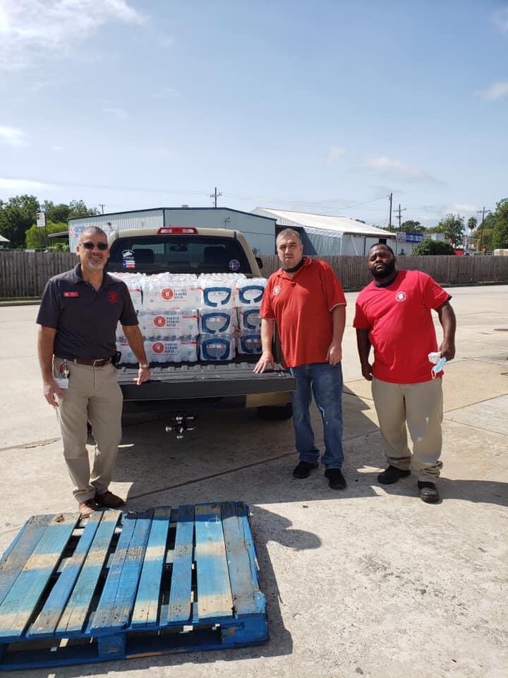 Thank you to Brookshire Brothers Montgomery for ALWAYS supporting! 
Thanks for your most recent donation of a full pallet of water to keep the students hydrated at all the games! <a href="/M_H_S_Band/">Montgomery High School Band</a> @MISDNews <a href="/BrookshireBros/">Brookshire Brothers</a>