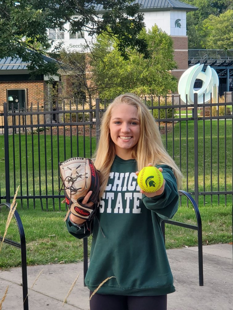 Hailey Bila tweet media