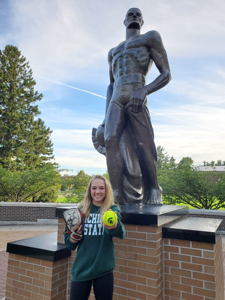 Hailey Bila tweet media