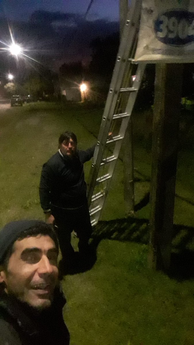 3904Lista's tweet photo. No le aflojan ni abajo de la lluvia Más compañeros de #militancia #Municipio  #AhoraColonia #MoreiraIntendente #Lista3904 #LalistadeMoreira #Blancos #BlancosenColonia #Ediles #Alcaldes #TodosSomosColonia https://t.co/ZyprEdh9ZU