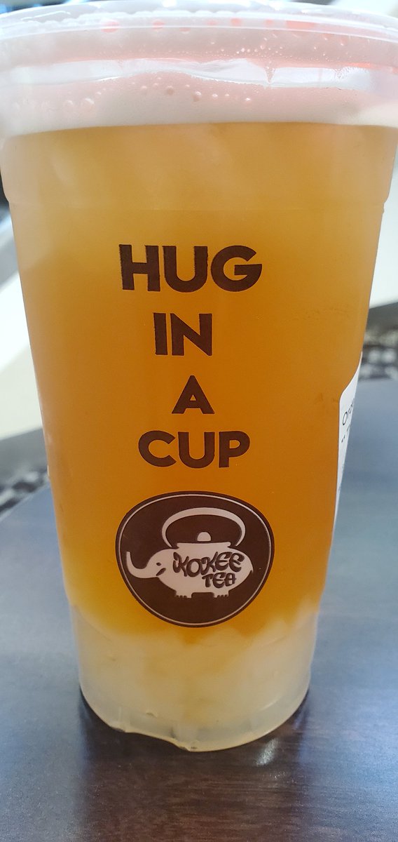TheWuWu's tweet photo. Boba/fruit tea &amp; cute macarons #KokeeTea #FairOaksMall #FairfaxVA https://t.co/5WnjrKN4cn
