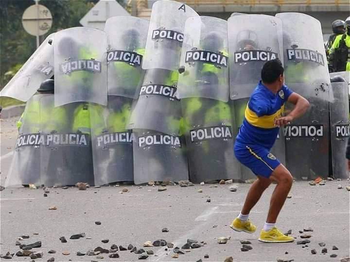 RUBENVL2's tweet photo. @franco_esca el papa de @facundoboludo en las manifestaciones pero el aventó la mano y escondió la piedra @ponchodeanda87 @lamolechida https://t.co/l1arBH2wVb