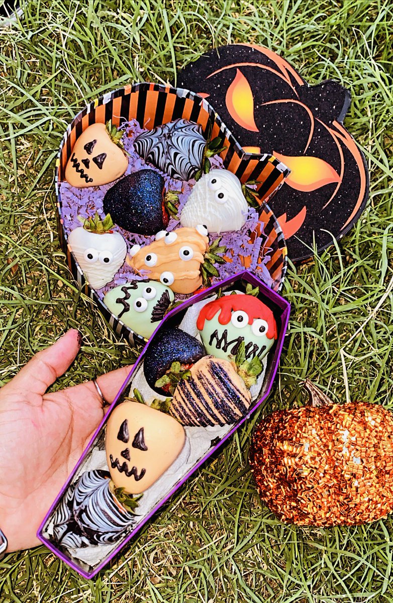 Here are my HALLOWEEN Strawberries ! 🍓🎃👻 I will start taking orders for October !! I will only have limited spots so please don’t wait 👻👻 I will only be doing big sales every FRIDAY of the month !