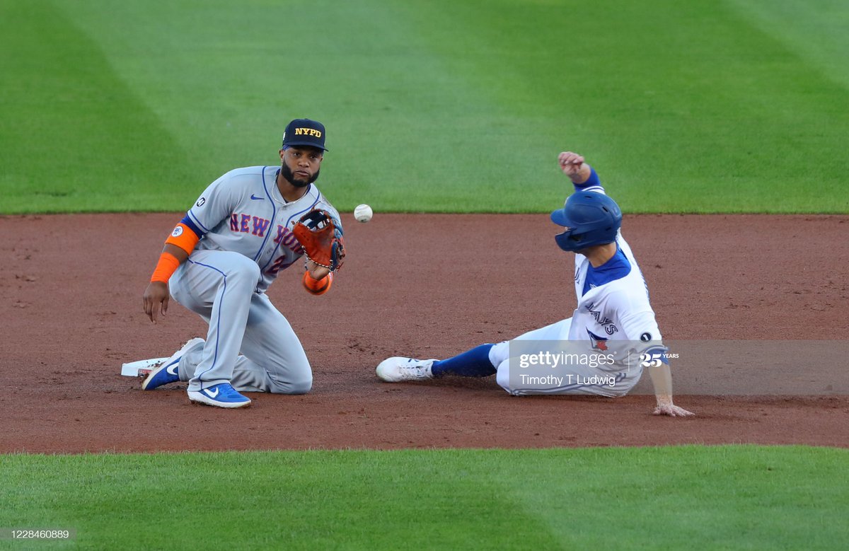 GettySport's tweet photo. The @Yankees and the @Mets wear hats in remembrance of 9/11 and in honor of first responders during their games tonight. #WearTheCaps #NeverForget #Honor911 📷: Mike Stobe, Timothy T Ludwig https://t.co/79dGMevFgf