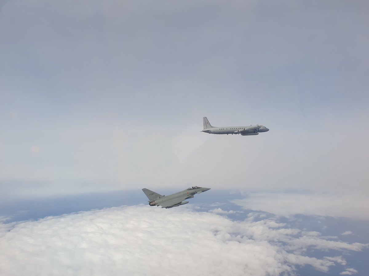 Scramble! I piloti dell’ #AeronauticaMilitare della Task Force Air Šiauliai della missione #NATO Baltic #AirPolicing in Lituania hanno ricevuto un ordine di decollo immediato per intercettare un velivolo non identificato @ItalianAirForce #Eurofighter #ForzeArmate 🇮🇹 #WeAreNATO