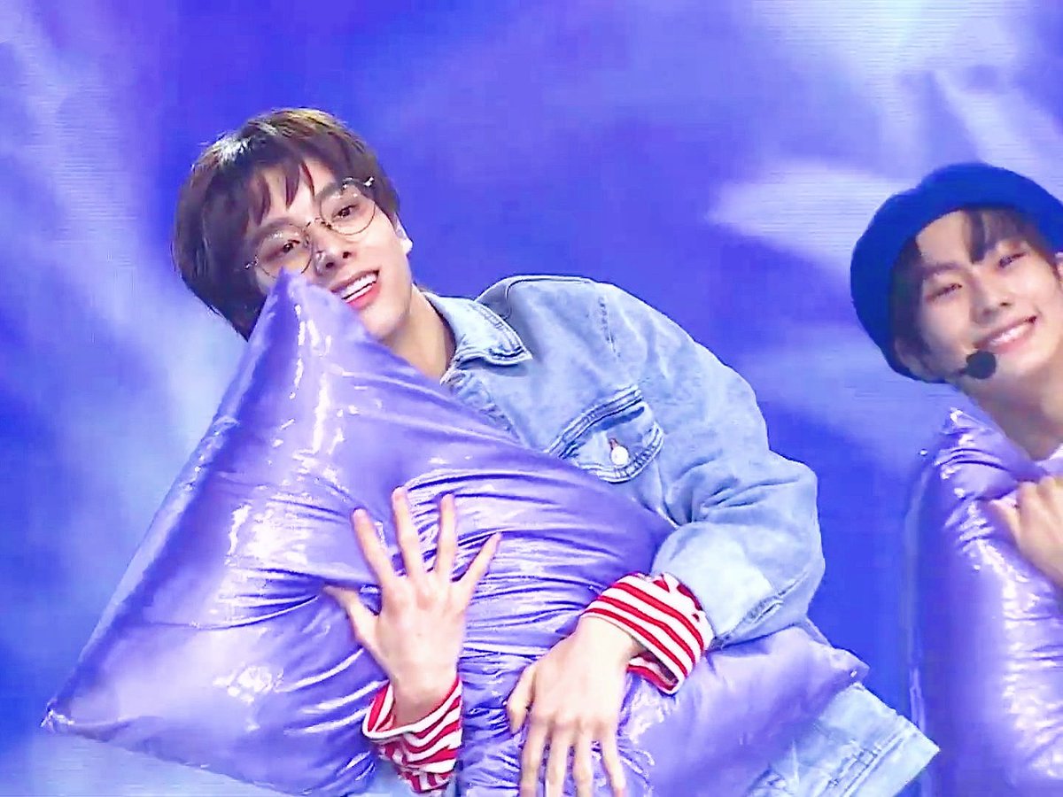 eggies23's tweet image. No matter what y'all say with him, he will never give up, we know he will not. People grow day by day with or without receiving hates. So, he will stay in iland and he will get more good feedbacks. He will proved y'all are wrong. 😃👍
#JAKE #ILAND_JAKE #ILAND_EP11