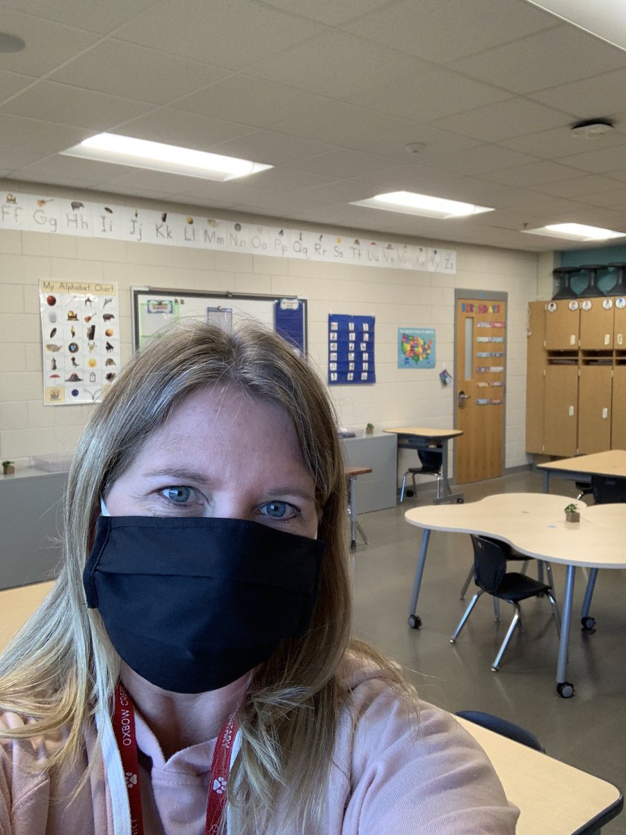 havingfunin1st's tweet photo. We don’t start until next Tuesday, but we’ve had open house and I was able to meet all of my students!  ❤️#AB7firstdayofachool #AB7med https://t.co/xzyYWeQrrm