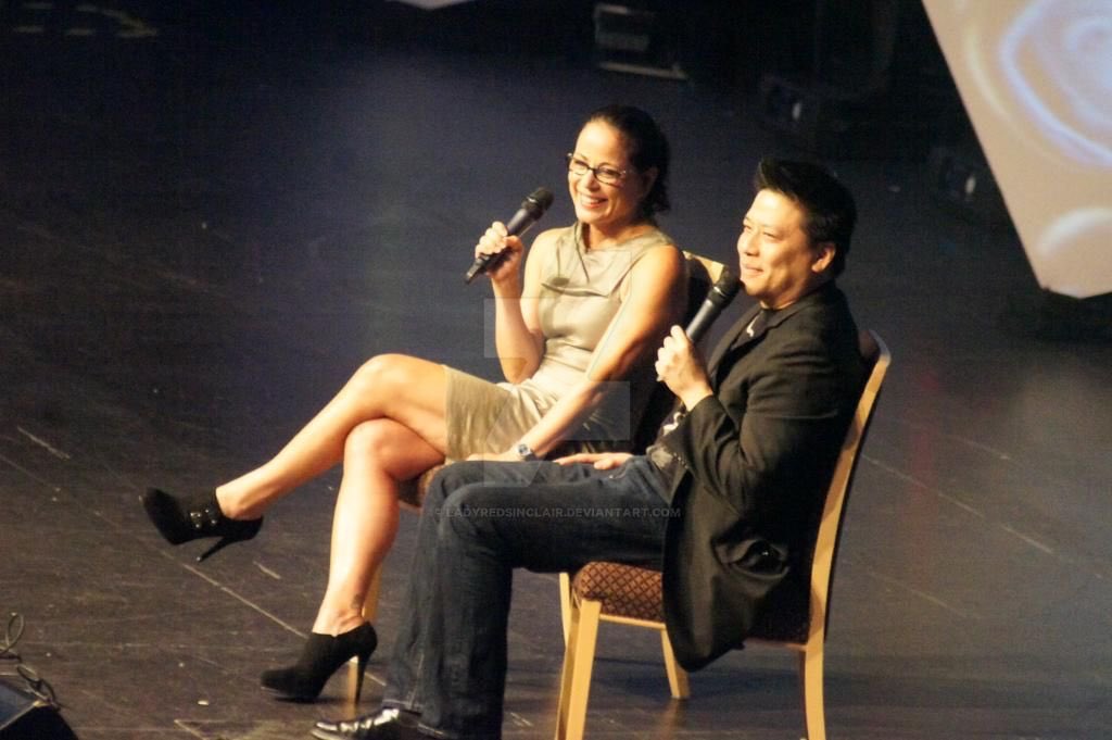 GarrettRWang's tweet image. Happy birthday to my talented Voyager co-star @roxdaws !!! Throwback photo from @FedCon #StarTrek