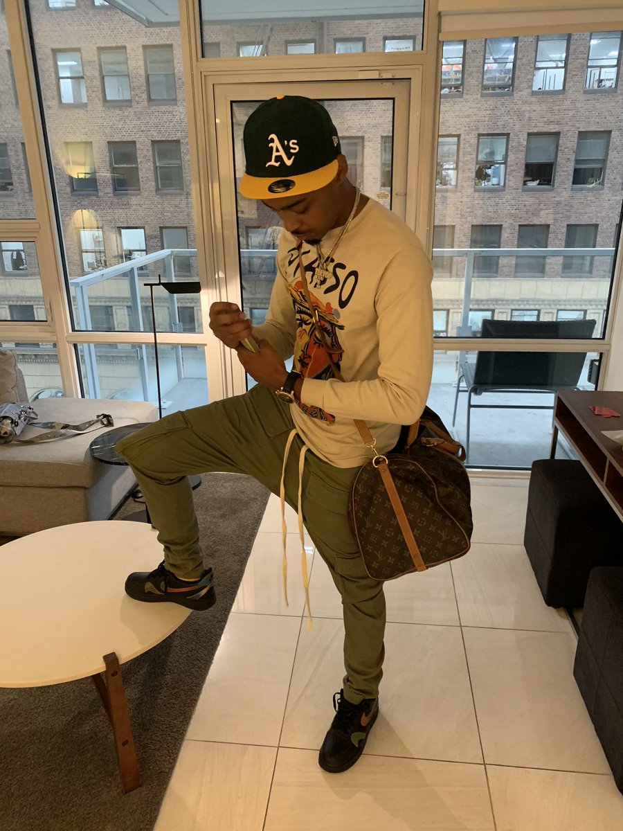 Tee_Top_'s tweet photo. If Itโs About A Meal, Iโm Never Late. ๐
๐ฝโโ๏ธ Iโm At The Table Getting Dinner Ready ๐ฝ #ThraxLife #ILetGo https://t.co/CnN3E86r9K