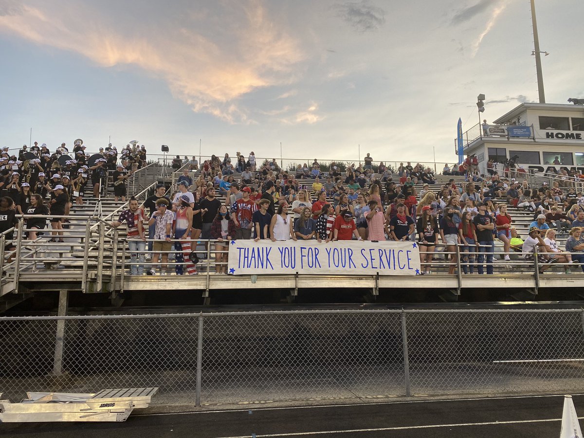 RidgelandCheer's tweet photo. We love our student section! #america https://t.co/7LkclIT2mz