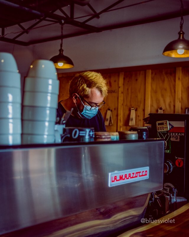 bluesviolet's tweet photo. Coffee house vibes π
#falliscoming #autumniscoming #fallvibes #coffee #coffeeshop #coffeehouse #roastingstudio #coffeeroasters #dallastx #dallascoffeeshop #dallascoffee #coffeetime #coffeeaddict #thecedars https://t.co/XpbEv0BZOp