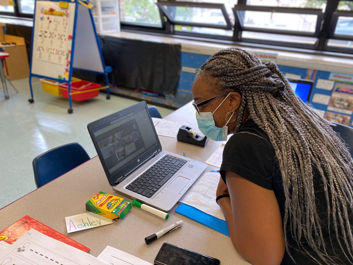 PS22ROYALFamily's tweet photo. 5,4,3, 2,1 and we are Live at School 22! The first week of Live Remote Learning! https://t.co/diDJFMOgVo
