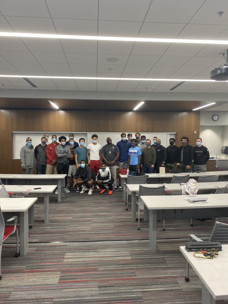 CoachR_Allen's tweet image. It was a pleasure to have officer @WatsonDonnie from @WichitaPolice spend the evening with our guys. Amazing dialogue tonight! Just flat out powerful! We Also would like to extend a thanks to @KSNNews  for coming as well! #knowledgeispower #GoJets #JL🏀
