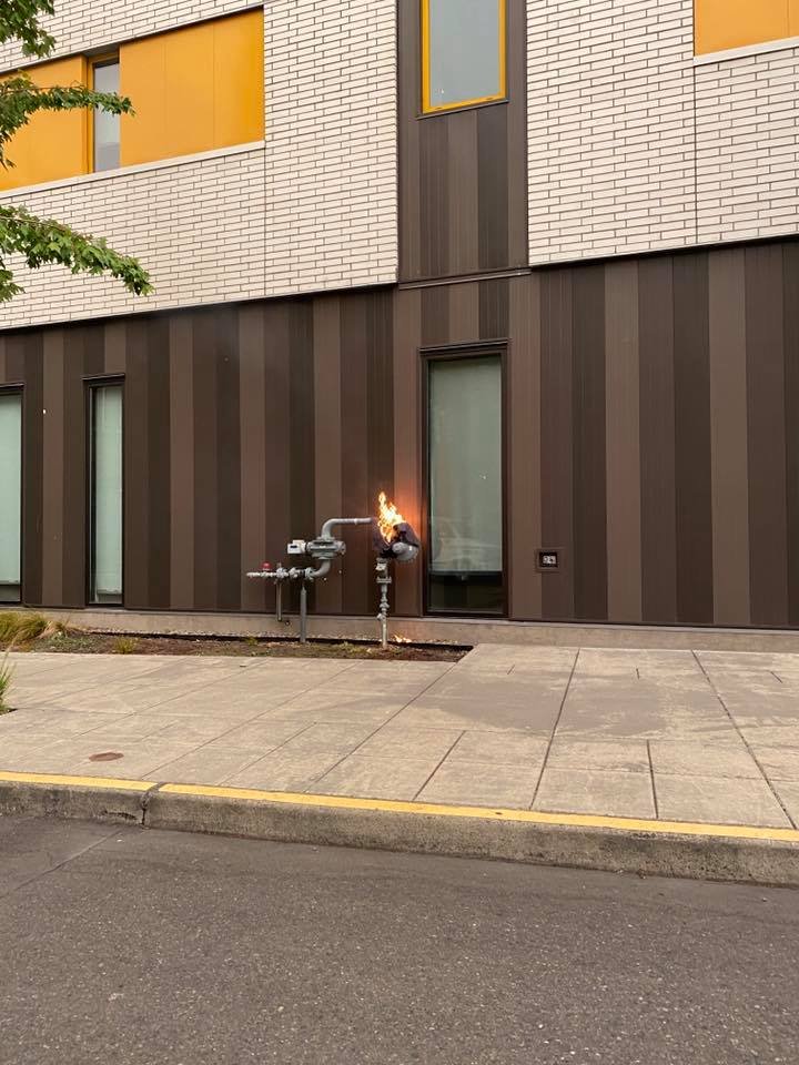 Ngo exclusive: Jett Thomas, 36, has been arrested in Portland & charged w/1st-degree felony arson, felony unlawful use of a weapon, 2 counts of felony criminal mischief & more. Law enforcement says Thomas tried to set a NW Portland hotel gas pipe on fire.  https://archive.vn/5Shso 