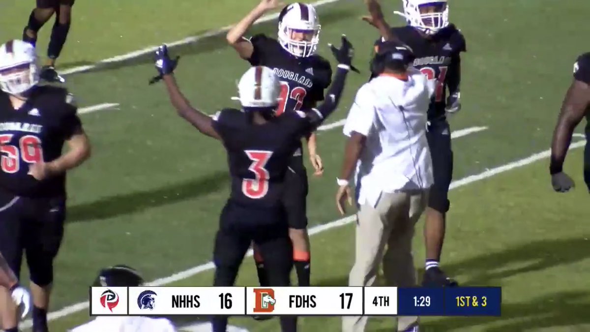 AllStarSign's tweet image. Character, grit. The Broncos against a solid opponent.  Fought to the FINISH, down by 6, under 2 min left in 4th QTR.  Broncos take the lead with 1:29 remaining!  In defeat, hold heads high. PROUD to witness your HEART and FIGHT on these fields of friendly strife.