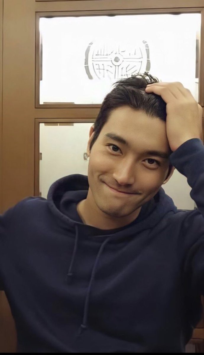[THREAD] on siwon running his hands through his hair