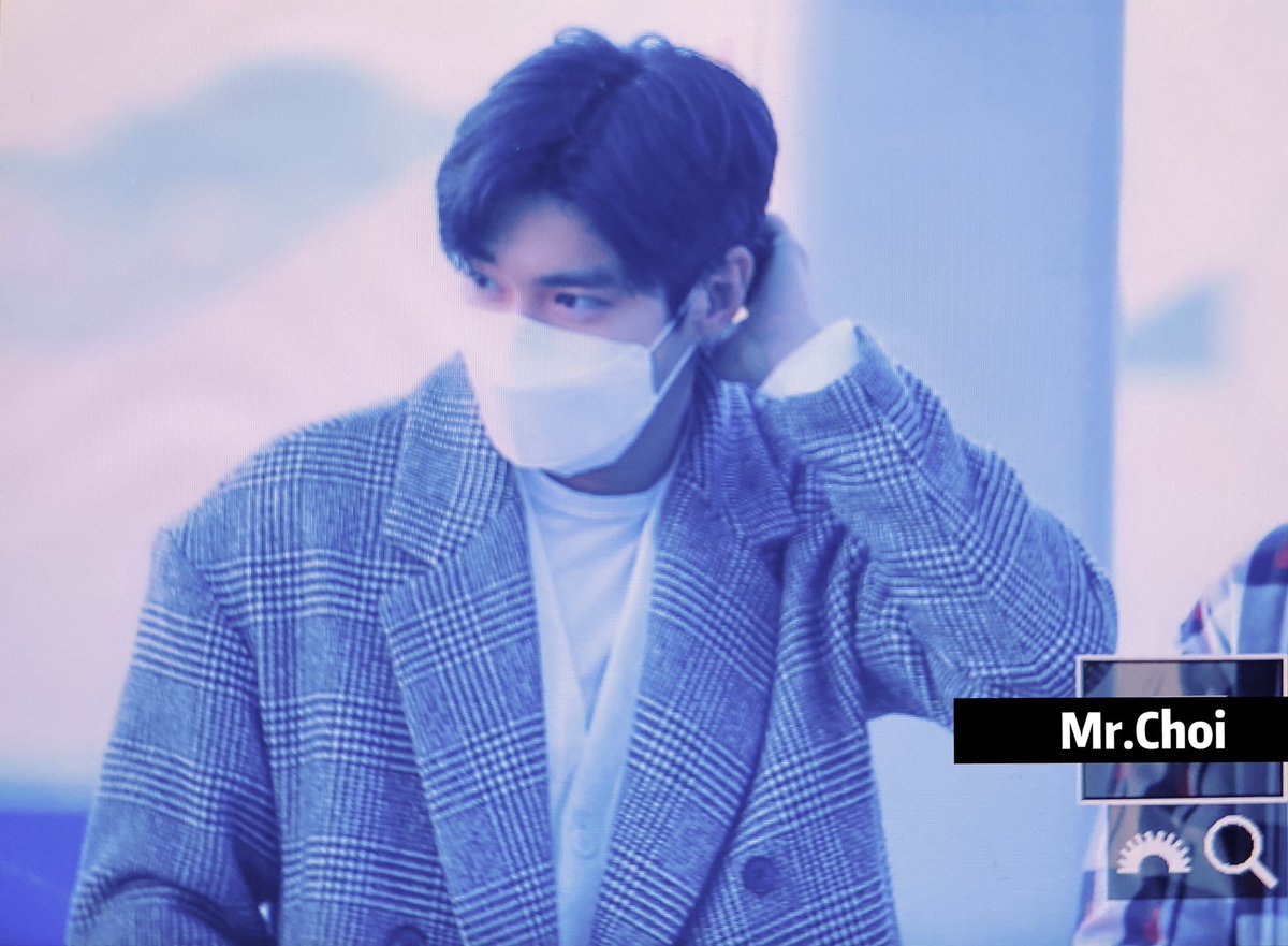 [THREAD] on siwon running his hands through his hair