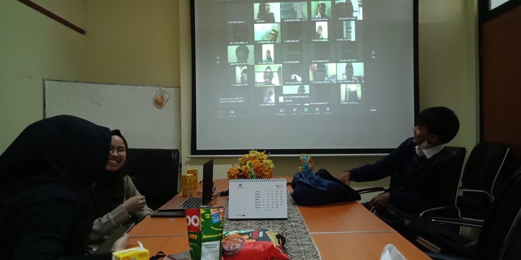 ushuluinjkt's tweet photo. Keseruan PBAK hari ke 2 Fakultas Ushuluddin UIN Jakarta - Kode Etik Mahasiswa //
#ushuluddin #uinjakarta #uinsyarifhifayatullahjakarta #yangpentingushuluddin https://t.co/bjH5qQMc0B