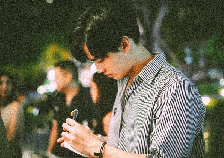 fluffourite's tweet photo. brightwin au

                    •  Our Path  •

Bri adalah pelukis yang memakai perasaan di atas logika. Begitu kontras dengan Win, suaminya. Lama berjalan bersama, keduanya sampai di persimpangan penuh sesak. Dan di sana, jalanan yang dilalui bersama, akhirnya terpisah. https://t.co/0UpMSzY8XO