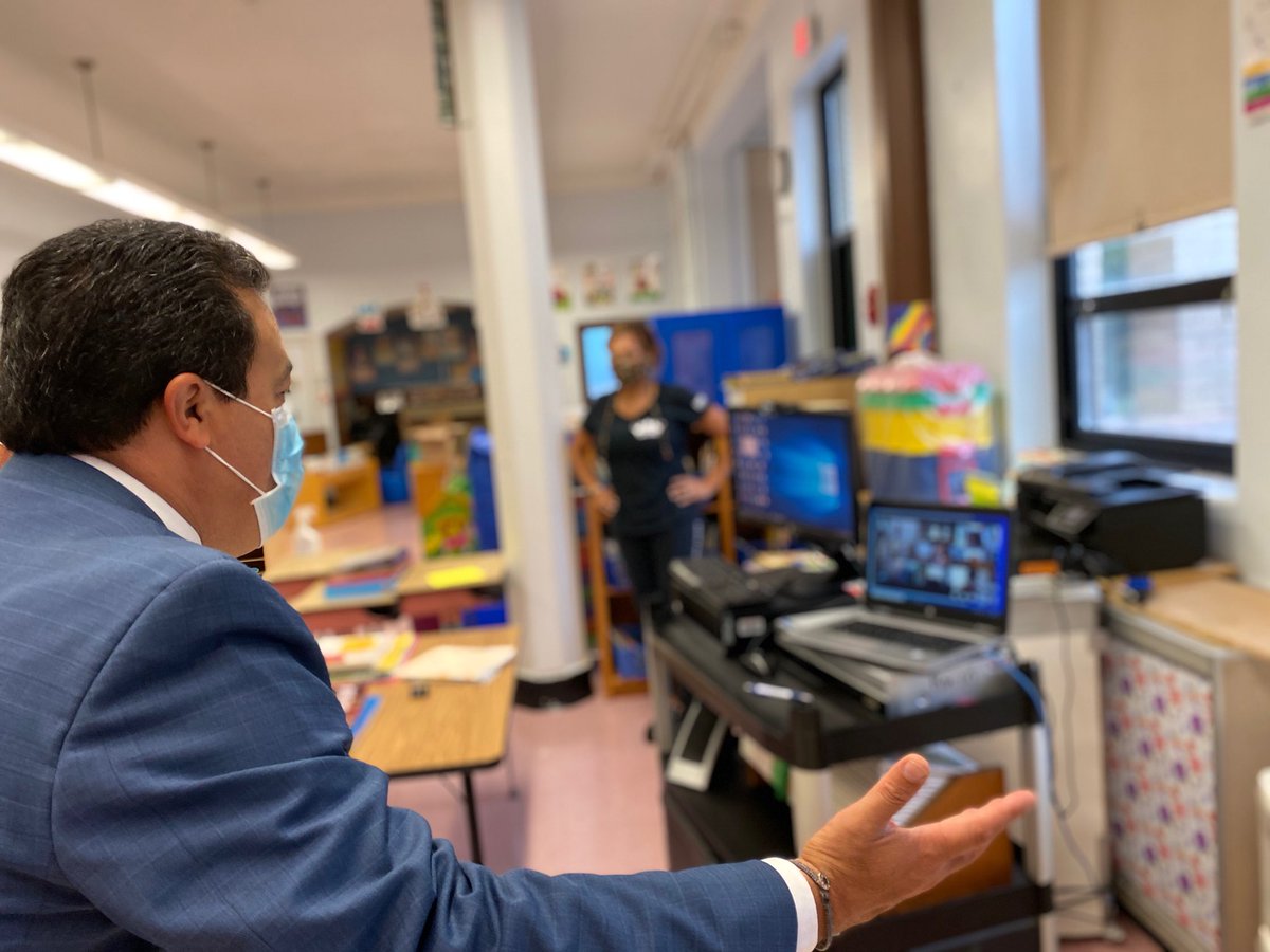 PS22ROYALFamily's tweet photo. Dr. Quezada chatting with Pre Kindergarten students on their first day of Live Instruction. We are Live at School 22 and Central Office administrators are working tirelessly to support us! Thanks a Million from the Royal 👑 Family. 💜 https://t.co/7gBPZ1Z4Il