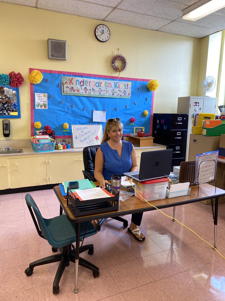 PS22ROYALFamily's tweet photo. Mrs. Donohue is going Live! https://t.co/ehGiWevuAu