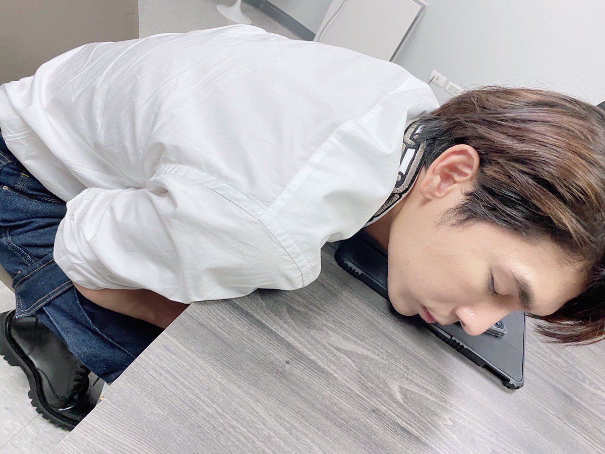 MewGulf_CH's tweet photo. 📸 [ IMG ¦¦ 120920 ]  IzaV

▫️Actualización del estudio en Twitter 

➡️ Está tomado un pequeños descansa mientras estaba en la reunión para el Showcase de este 20 🥺

🔖 @Msuppasitstudio

#MewSuppasit​ #Mewlions #MewSuppasitStudio https://t.co/feWzrdB1lL