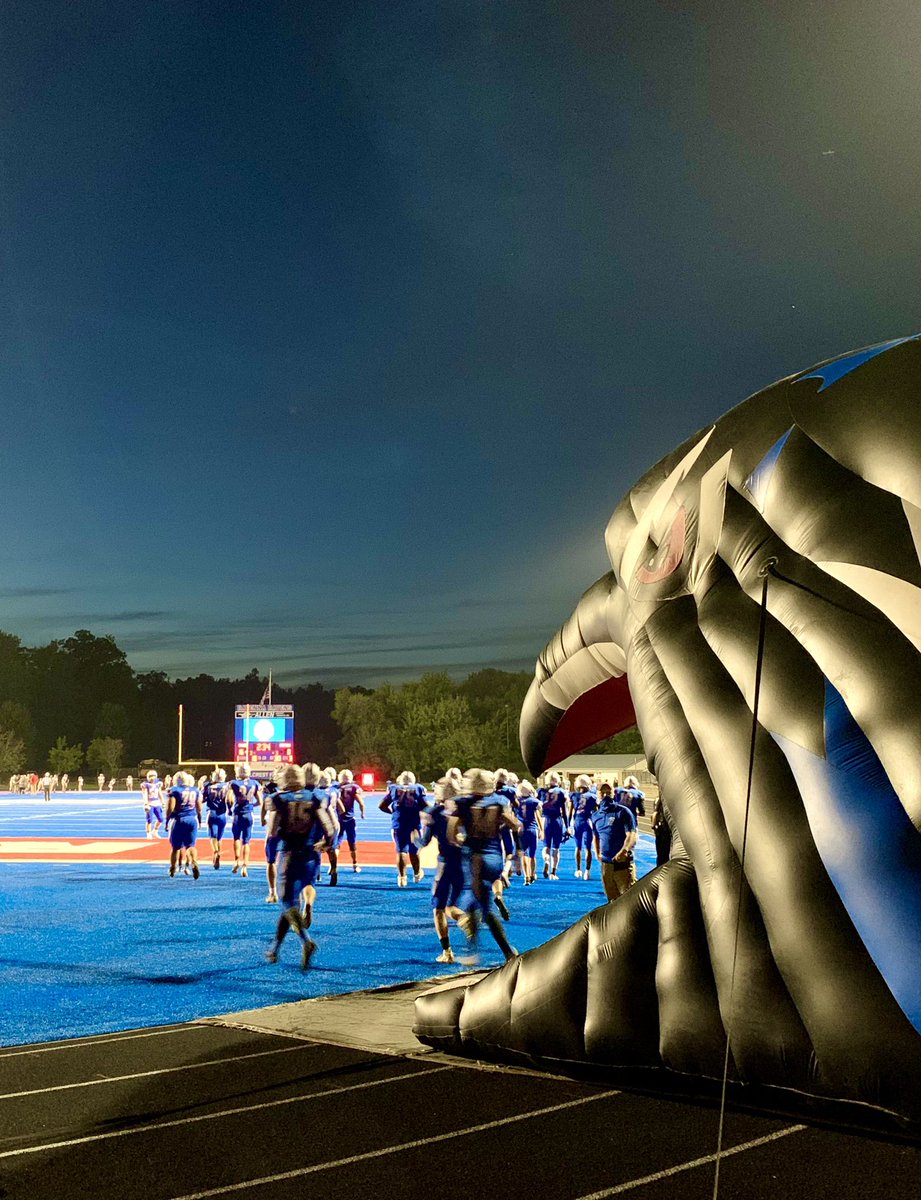 drcalcei's tweet photo. On Friday nights (and Saturdays and Sundays) you can find me on the sidelines #fridaynightlights #teamdoc #sportssurgeon https://t.co/HiGaXtLbhm
