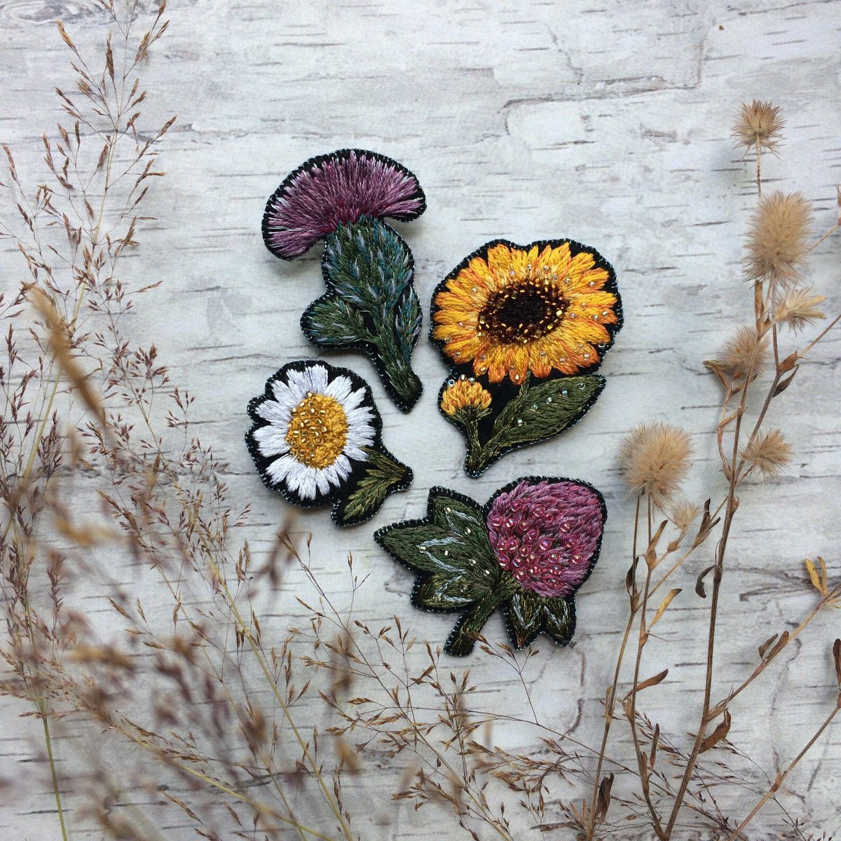 Amazing animal brooches &amp; miniatures by @kolepolen - each beautiful piece is embroidered felt with and some with lovely beads.⁣

See more at etsy.com/shop/weaverbir…⁣

#shopsmall #supportsmall #standwithsmall #feltbrooch #beadbrooch #handmade #handcrafted #birdbrooch #hedgehoge
