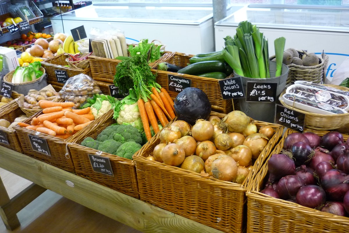 PPGCFarmShop's tweet photo. Wonderful fresh vegetables in our Farm Shop every day. #Widcombe #Shoplocal https://t.co/l3s0sMwWlq