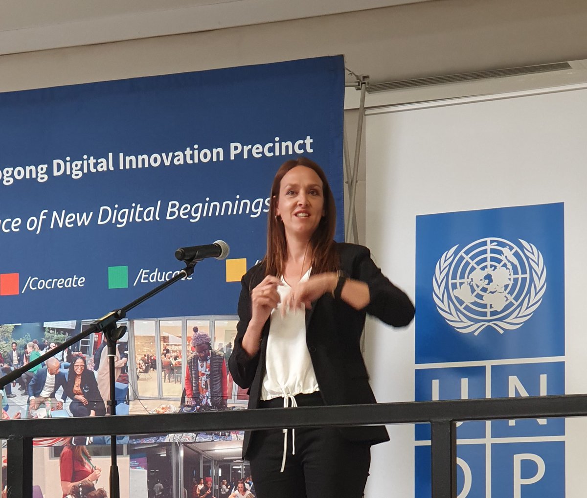 UNDPSouthAfrica's tweet photo. Ms Melanie Hempel, @Hacksterio Technical Lead talking the innovators through what they will be building and sharing where the innovations can be accessed for the building.
#COVID19Makerthon2020
@TshimologongIT 
@tmg_makerspace 
@dsigovza https://t.co/3Yct9bo0KB