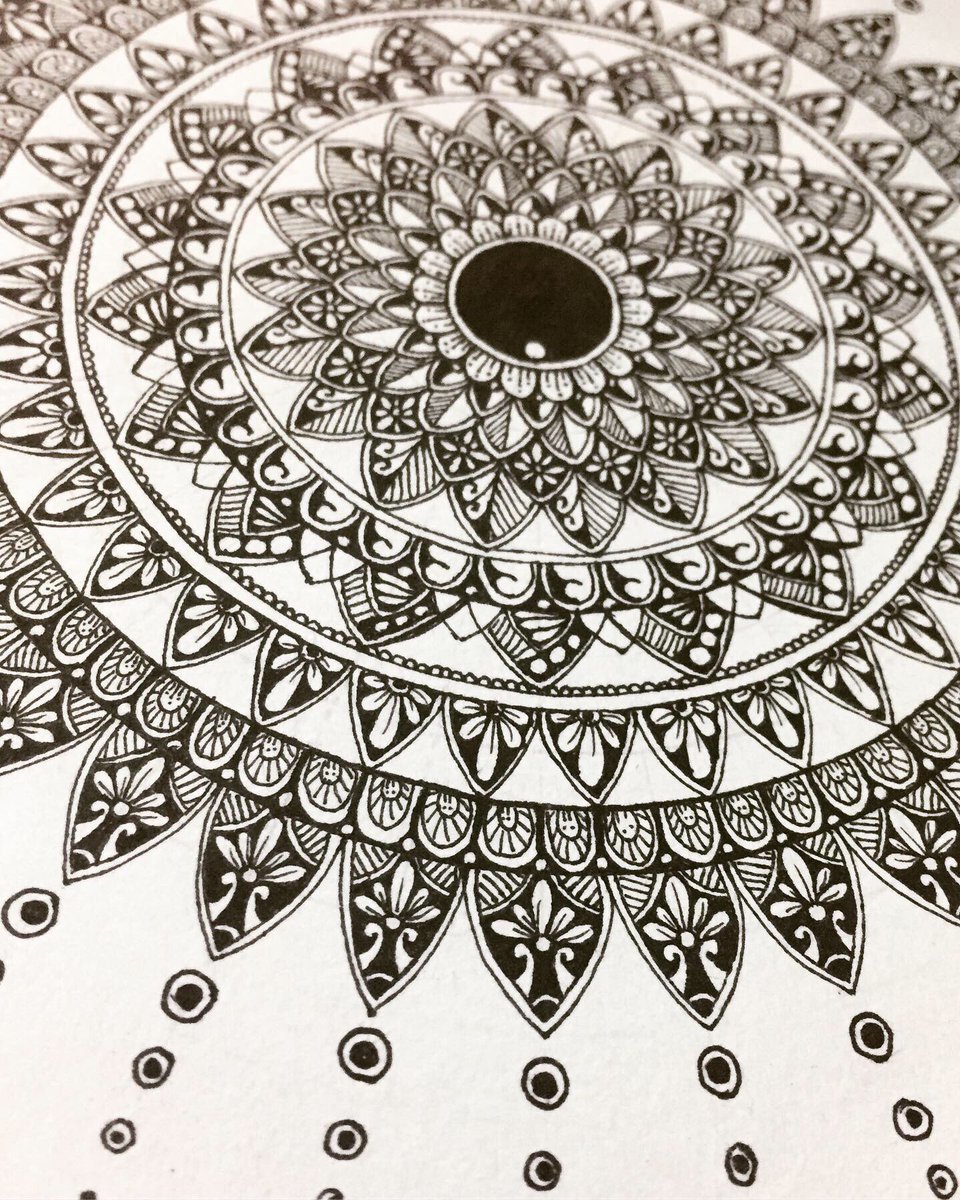 abithuu's tweet photo. Accomplished my Escape Mission. ๐ถโโ๏ธ๐ถโโ๏ธ#trappedinart #happyME #myselfintoart #mandala #tryingisgood #firstmandala #artworld Not a clear photograph.... but really it looks nice .... mother promise ๐คฃ๐คฃ๐คฃ https://t.co/xlYNQZpOC9