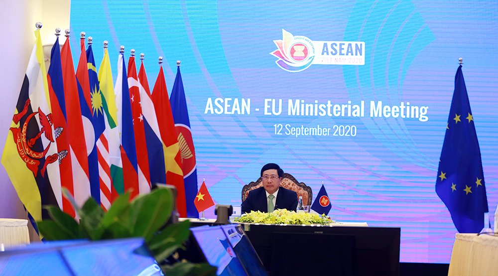 VNGovtPortal's tweet photo. DPM, @FMPhamBinhMinh attends @ASEAN-EU Ministerial Meeting this afternoon as part of #AMM53 and related meetings https://t.co/HqEHrAd7oI