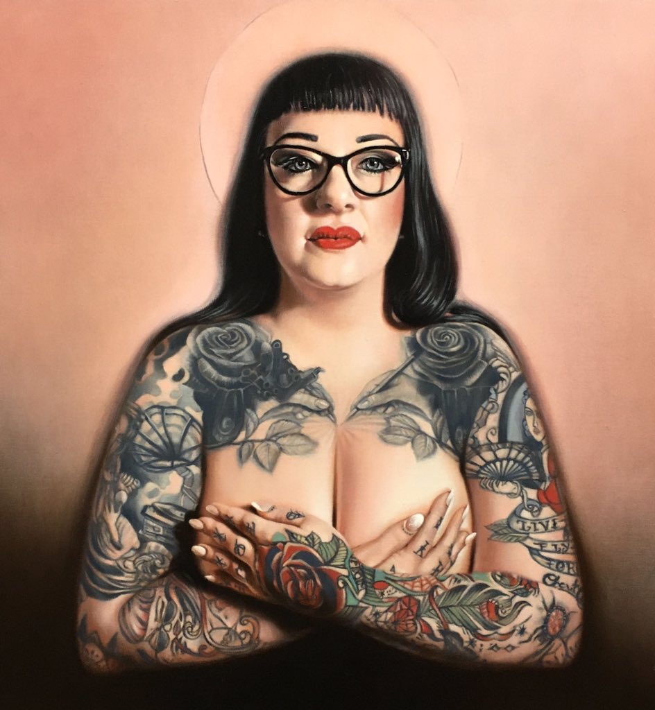 Last day of “varnishing week” ends with the beautiful Miss’Jack Ink. Love how the dry colours finally pop to life #oilpainting #painter #peintre #portrait #portraitpainter #figurative #womeninart #womenartists #tattooartist #artist #tattoo #varnishday #femme