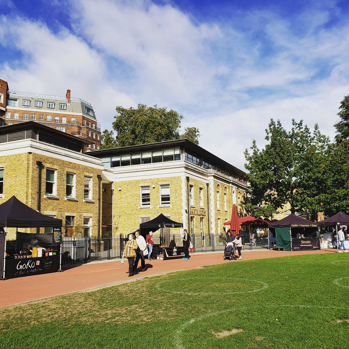 GoKoRestaurant's tweet photo. today #Saturday #goKo is here @DOYSQ @partridgesfoods Chelsea
come and enjoy #lovely weather and #delicious #korean_friedchicken_in_london #dumplings
#crispy_chicken #devilhot #foodie #goko_restaurant #goko_streetfood
@ShepherdsMkts https://t.co/EAWmtD5To9